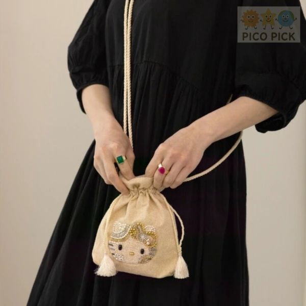 【日本品牌聯名】Hello Kitty × MAYGLOBE 手工珠繡巾著包 