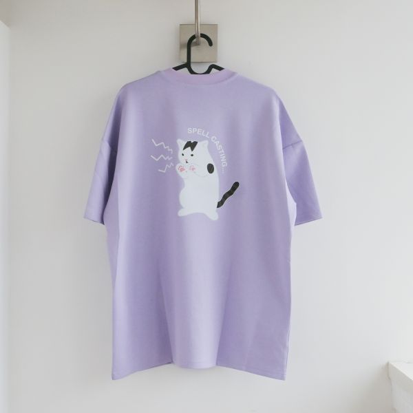 胡同下咒 T-shirt 迷幻紫 胡同, 插畫T恤, 太空棉上衣, 男女共版T恤, 手工燙印, 高磅T恤, oversize穿搭, 台灣插畫品牌, 質感上衣, 插畫服飾