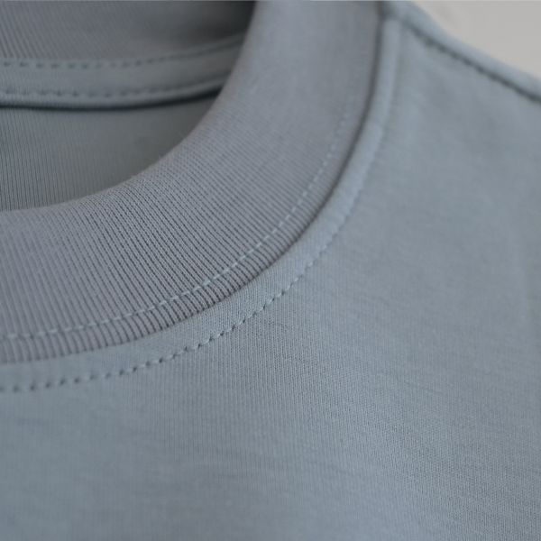 胡同能量加持 T-shirt 霧藍色 胡同, 插畫T恤, 太空棉上衣, 男女共版T恤, 手工燙印, 高磅T恤, oversize穿搭, 台灣插畫品牌, 質感上衣, 插畫服飾