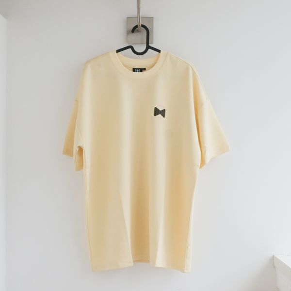 胡同下咒 T-shirt 奶黃色 胡同, 插畫T恤, 太空棉上衣, 男女共版T恤, 手工燙印, 高磅T恤, oversize穿搭, 台灣插畫品牌, 質感上衣, 插畫服飾
