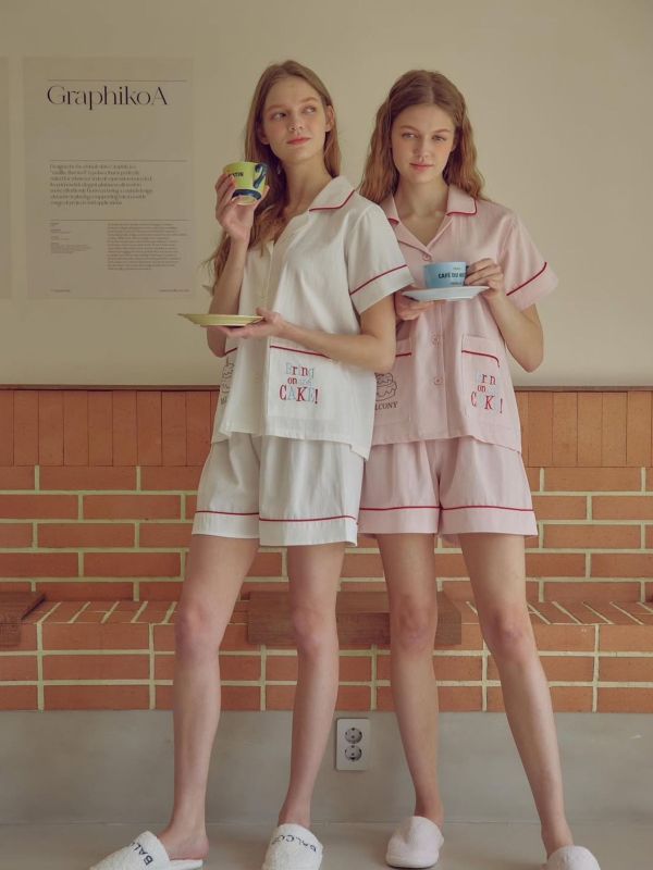 BALCONY 翻領刺繡睡衣套裝 