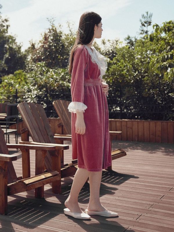 BALCONY 薄暮玫瑰天鵝絨蕾絲睡袍 