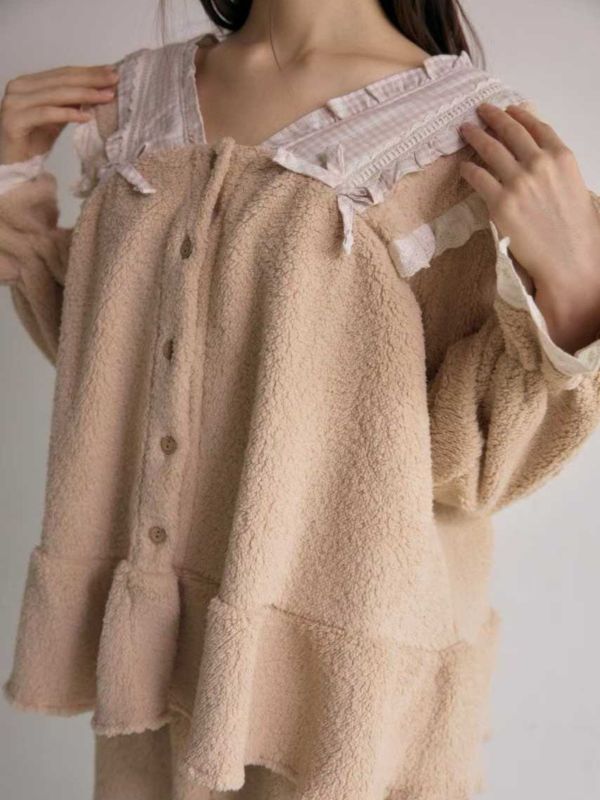 LUNALUZ 羊羔絨蕾絲睡衣套裝｜奶霜米杏 