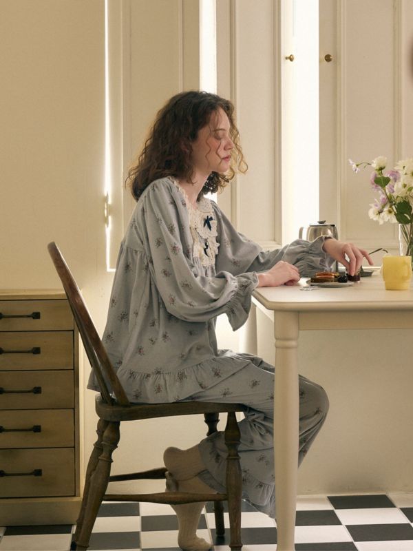 ULLALA 柔霧灰藍天鵝絨睡衣套裝 