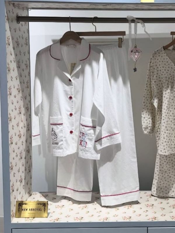 BALCONY 翻領刺繡睡衣套裝 