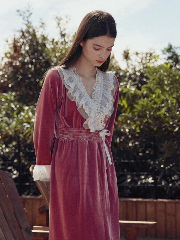 BALCONY 薄暮玫瑰天鵝絨蕾絲睡袍 