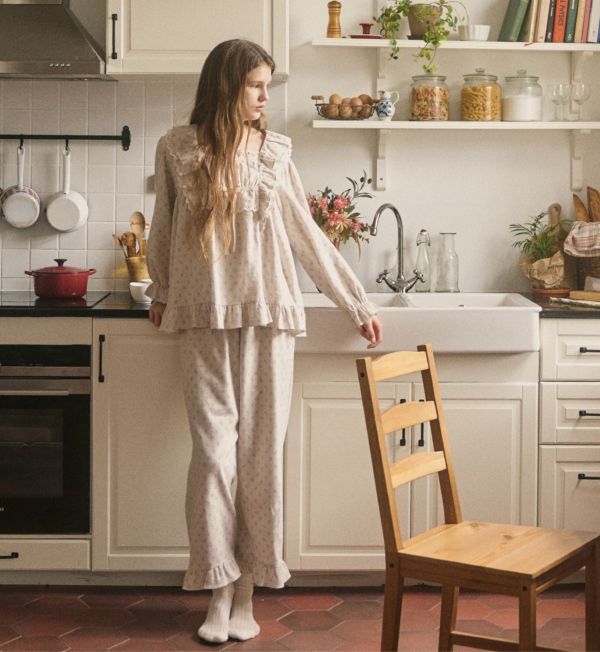 ULLALA 安靜花室睡衣套裝 