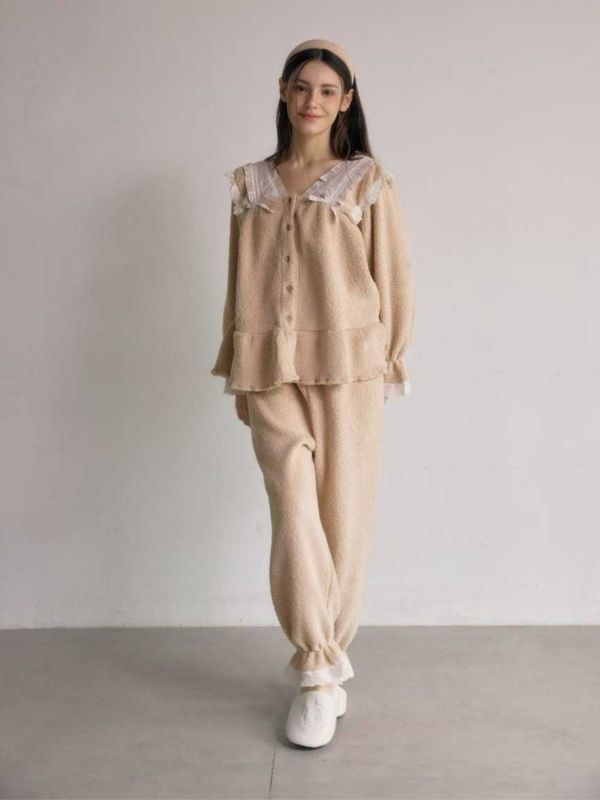 LUNALUZ 羊羔絨蕾絲睡衣套裝｜奶霜米杏 