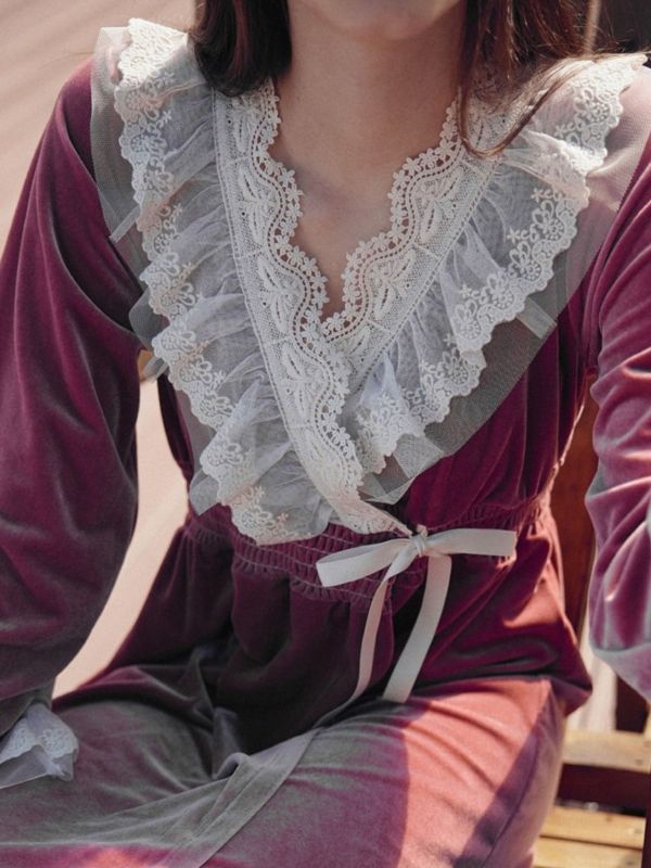 BALCONY 薄暮玫瑰天鵝絨蕾絲睡袍 