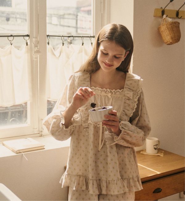 ULLALA 安靜花室睡衣套裝 