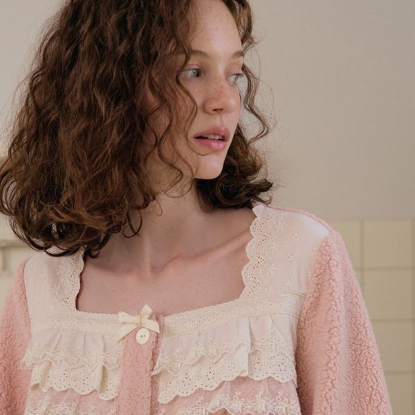 ULLALA 輕柔霧粉蕾絲珊瑚絨睡衣套裝 