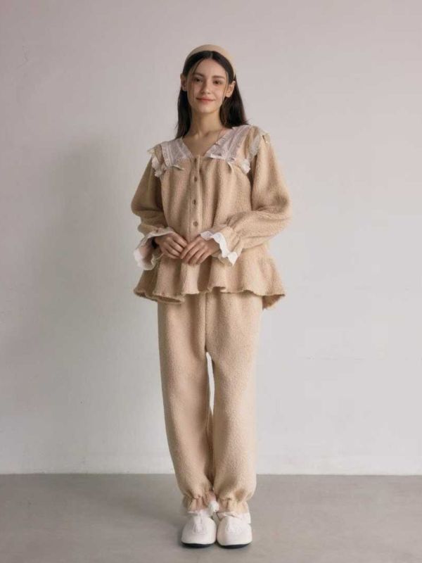 LUNALUZ 羊羔絨蕾絲睡衣套裝｜奶霜米杏 