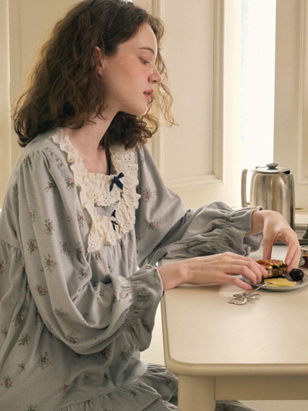 ULLALA 柔霧灰藍天鵝絨睡衣套裝 