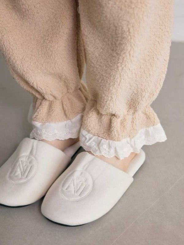 LUNALUZ 羊羔絨蕾絲睡衣套裝｜奶霜米杏 