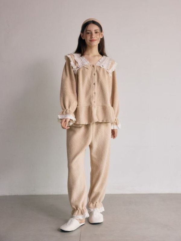 LUNALUZ 羊羔絨蕾絲睡衣套裝｜奶霜米杏 