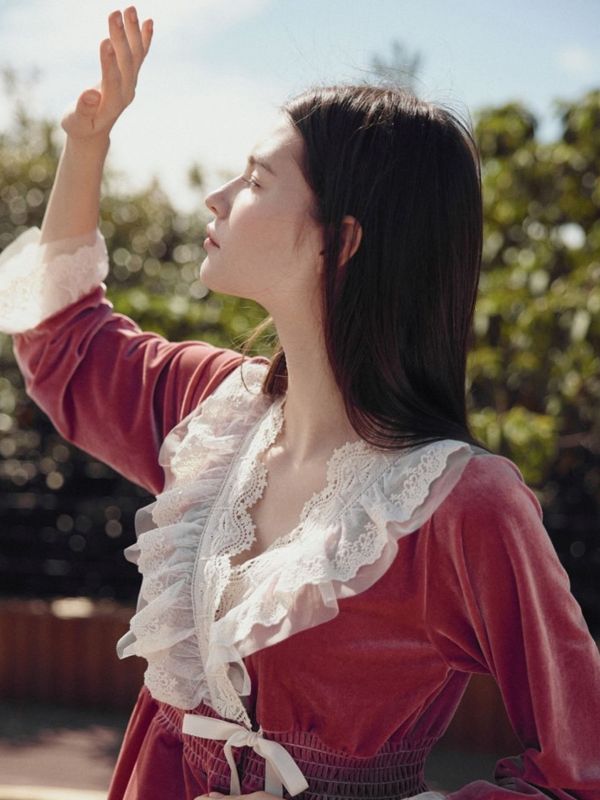 BALCONY 薄暮玫瑰天鵝絨蕾絲睡袍 