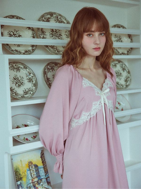 BALCONY 浪漫柔美粉色睡衣洋裝 