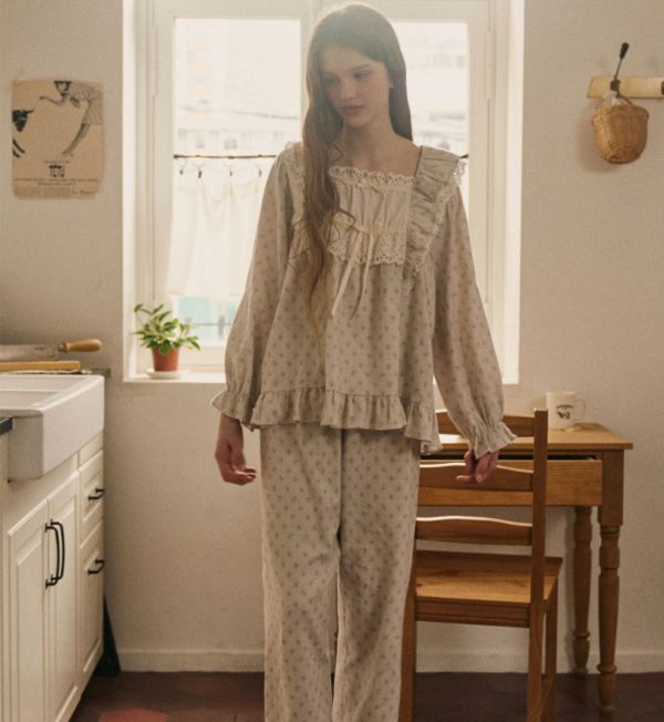 ULLALA 安靜花室睡衣套裝 