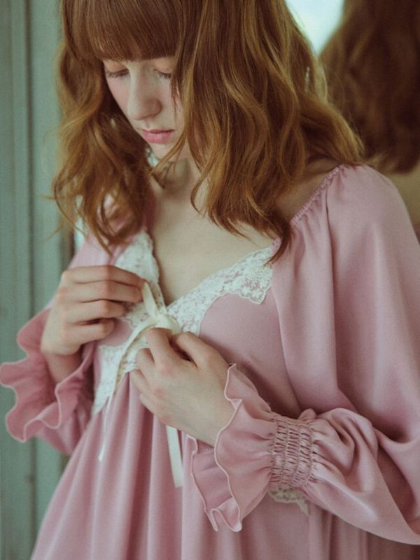 BALCONY 浪漫柔美粉色睡衣洋裝 