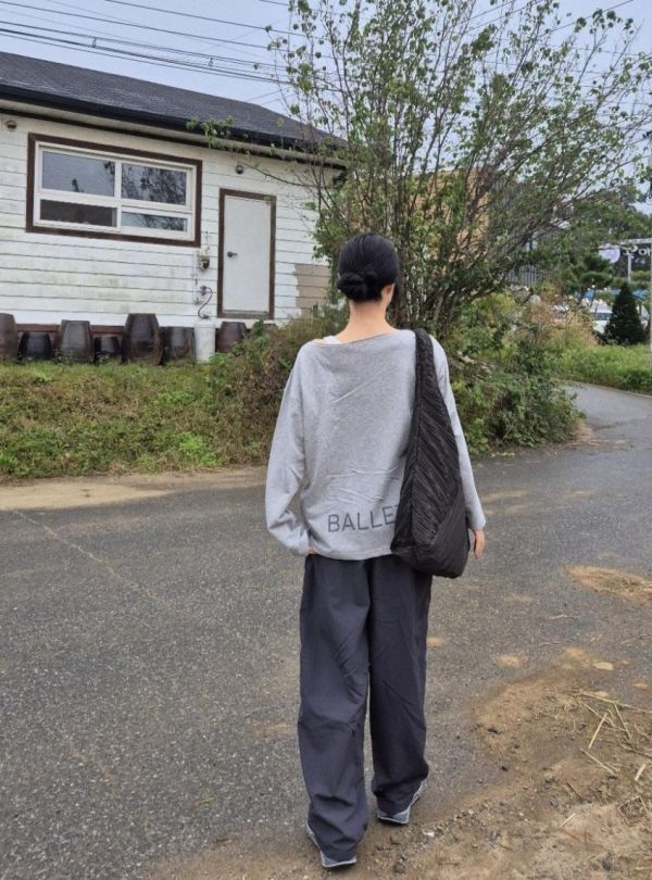韓國Slownov - Off shoulder芭蕾大學T (三色) 