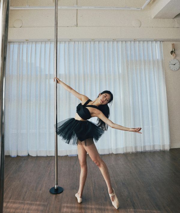 韓國Lenique - Two Shoulder Ribbon鋼管上衣+短褲 (Black) 