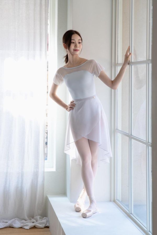 韓國LucyAlice - 26年新版 Sheer Drop Shoulder短袖舞衣 (White Mist) 