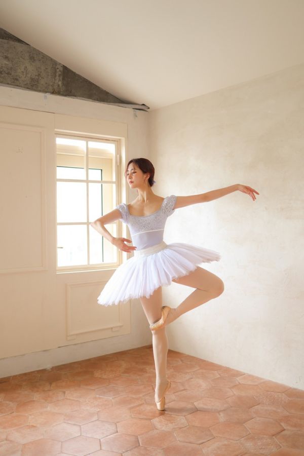 韓國iilaire - Aurora短袖舞衣 (兩色) 