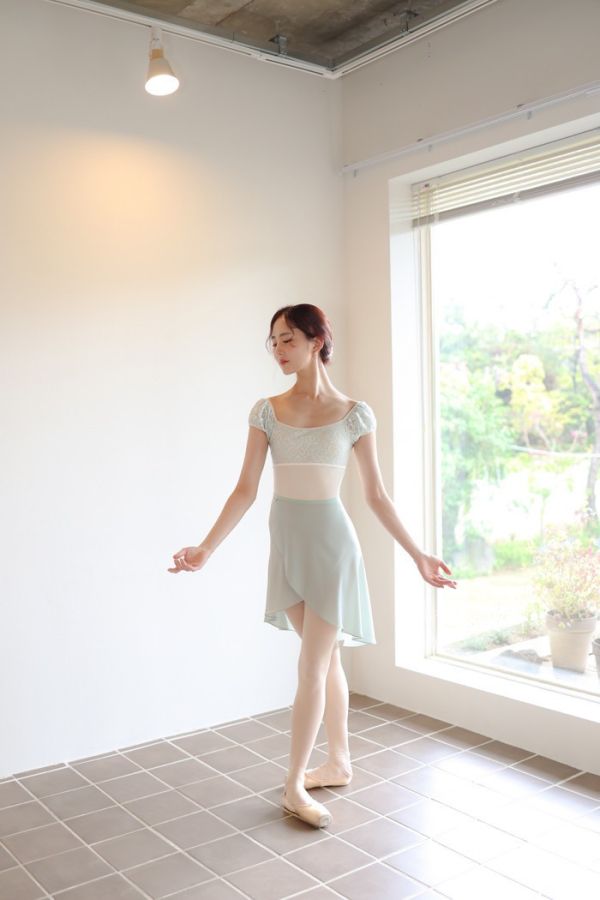 韓國iilaire - Aurora短袖舞衣 (兩色) 