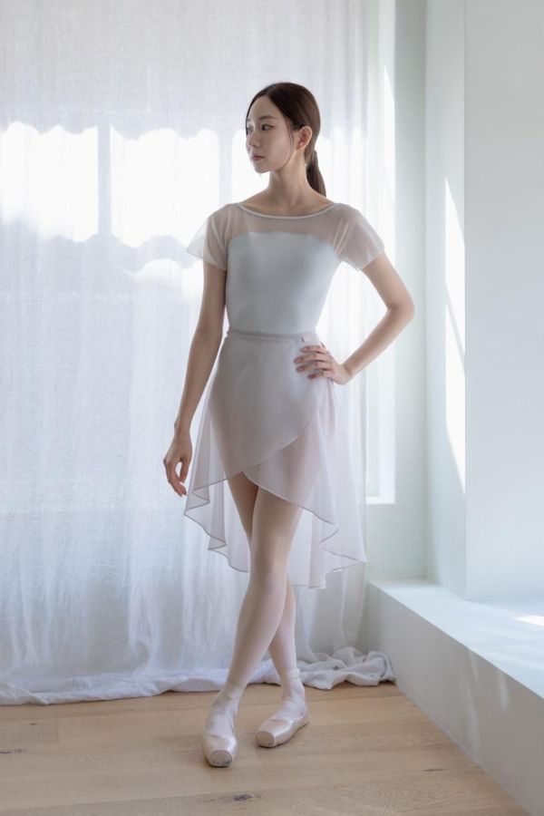 韓國LucyAlice - 26年新版 Sheer Drop Shoulder短袖舞衣 (White Mist) 