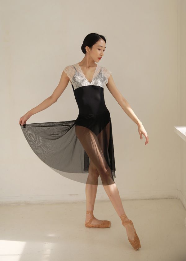 韓國Bonanza - Lace優雅舞衣 (White Black) 