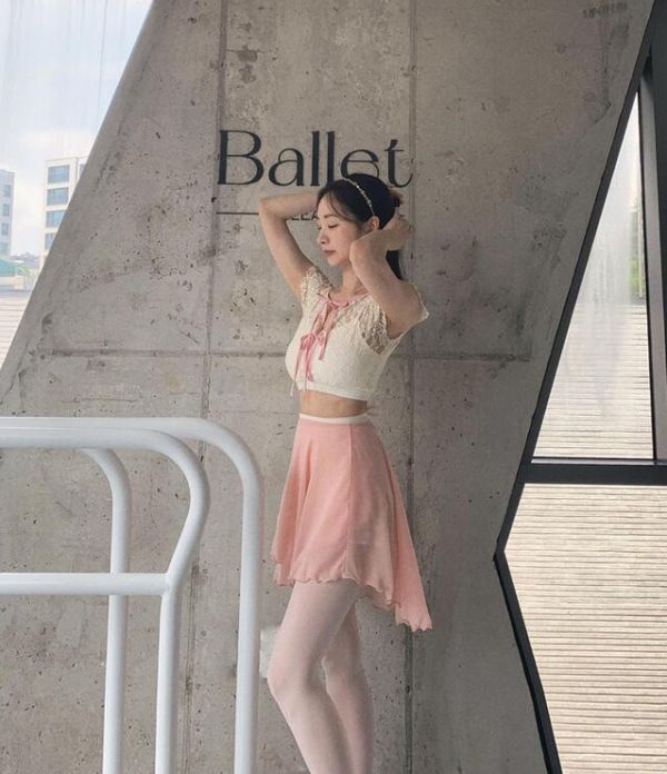 韓國Lenique - New black swan上衣+短褲 (兩色) 