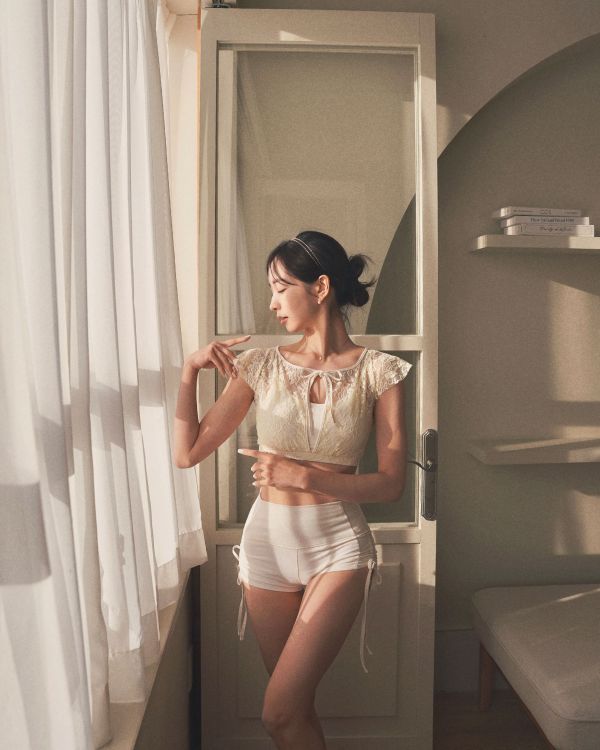 韓國Lenique - Black swan鋼管上衣+短褲 (Cream) 