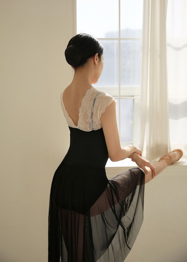 韓國Bonanza - Lace優雅舞衣 (White Black) 