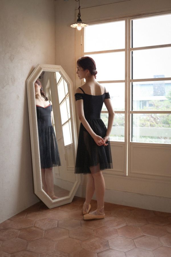 韓國iilaire - Rozelle短袖舞衣 (兩色) 