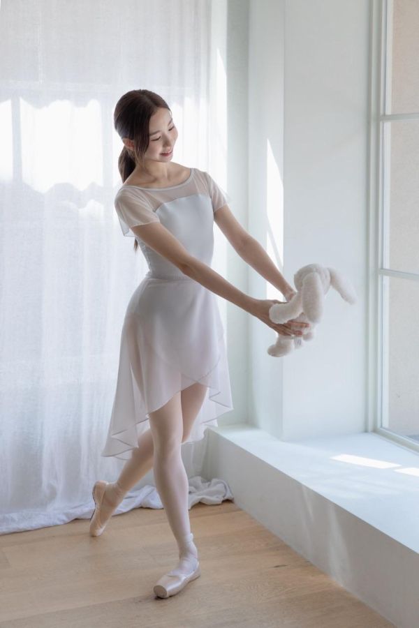 韓國LucyAlice - 26年新版 Sheer Drop Shoulder短袖舞衣 (White Mist) 