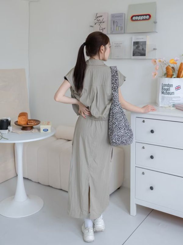 工裝裙速乾材質兩件式上衣+裙套裝 現貨杏色 工裝裙速乾材質兩件式上衣+裙套裝