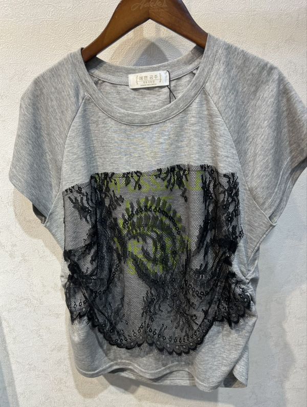 正韓蕾絲圖騰收腰顯瘦造型上衣 正韓蕾絲圖騰收腰顯瘦造型上衣