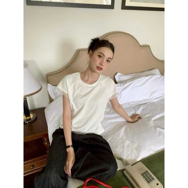 設計肩拼接蕾絲棉質上衣 設計肩拼接蕾絲棉質上衣