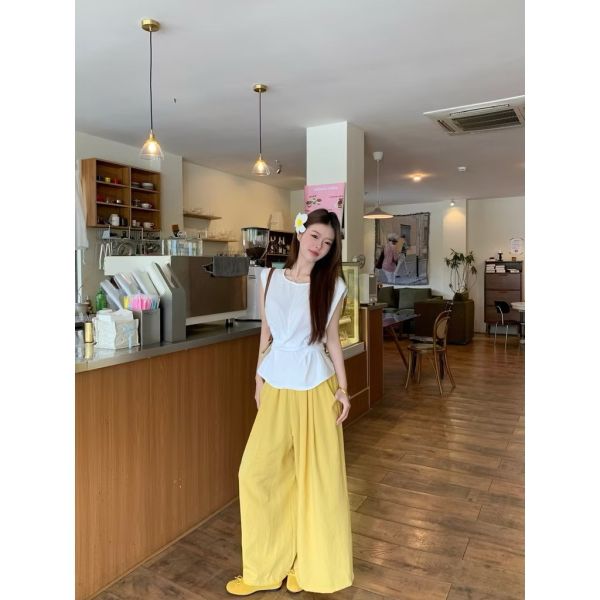 後背設計綁帶感收腰氣質短袖上衣 後背設計綁帶感收腰氣質短袖上衣