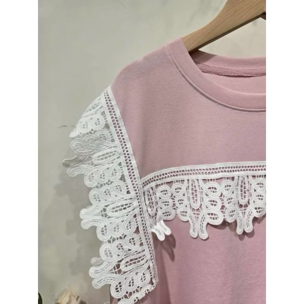 蕾絲拼接造型上衣（現貨粉） 蕾絲拼接造型上衣