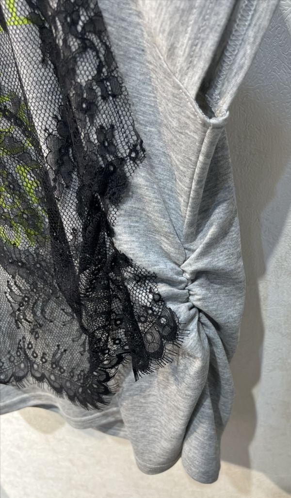 正韓蕾絲圖騰收腰顯瘦造型上衣 正韓蕾絲圖騰收腰顯瘦造型上衣