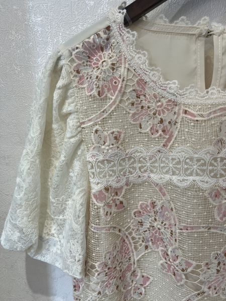 正韓質感花紋刺繡泡泡袖上衣 正韓質感花紋刺繡泡泡袖上衣