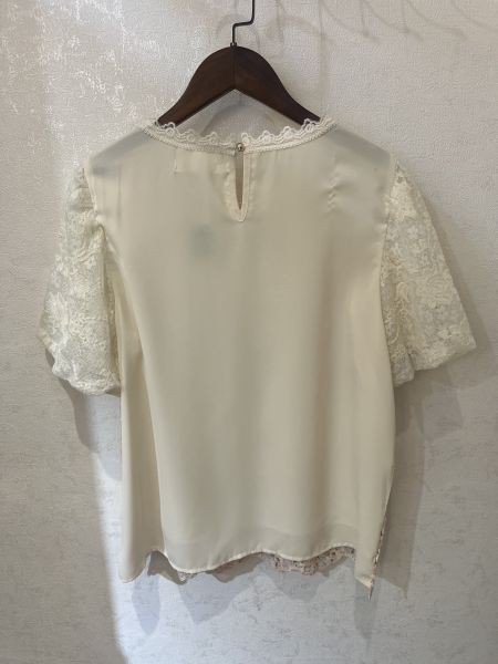 正韓質感花紋刺繡泡泡袖上衣 正韓質感花紋刺繡泡泡袖上衣