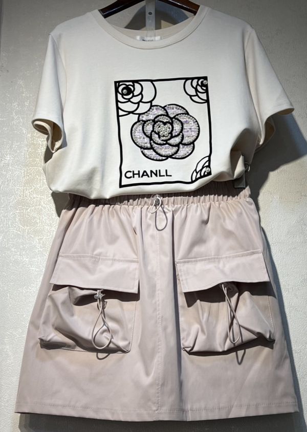 粉紫山茶花釘珠上衣 粉紫山茶花釘珠上衣