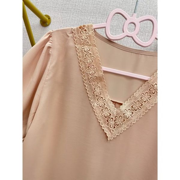 V領滾邊蕾絲超涼感雪紡上衣 V領滾邊蕾絲超涼感雪紡上衣