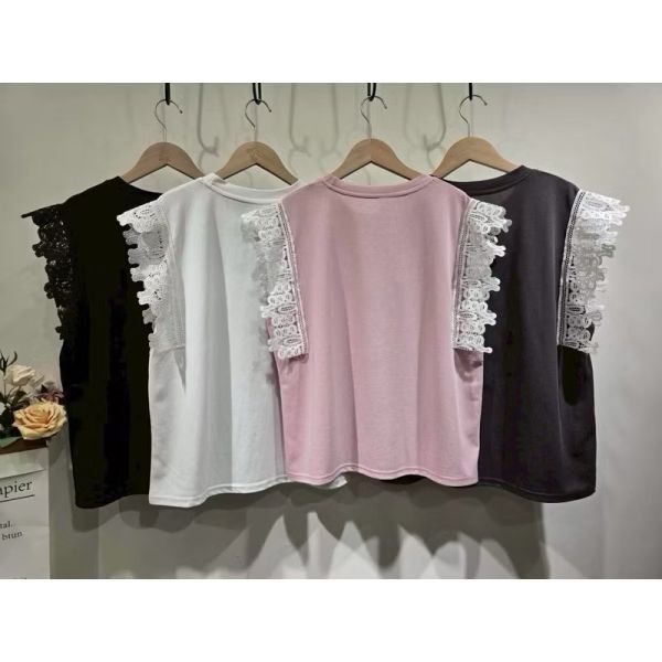 蕾絲拼接造型上衣（現貨粉） 蕾絲拼接造型上衣
