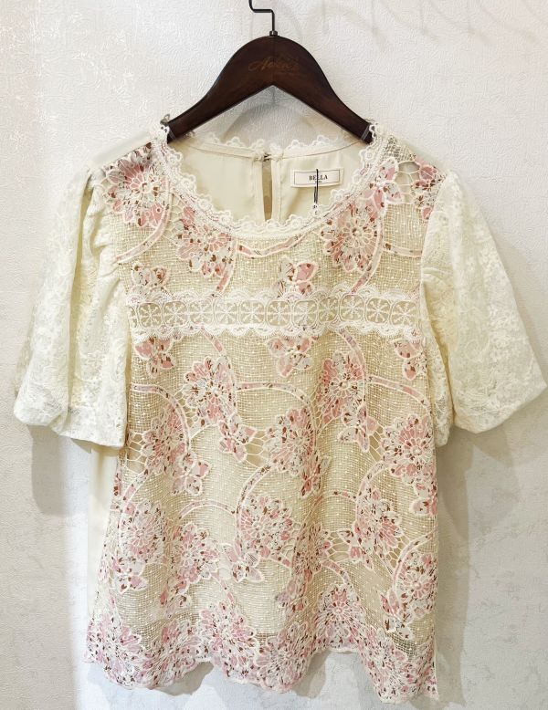 正韓質感花紋刺繡泡泡袖上衣 正韓質感花紋刺繡泡泡袖上衣