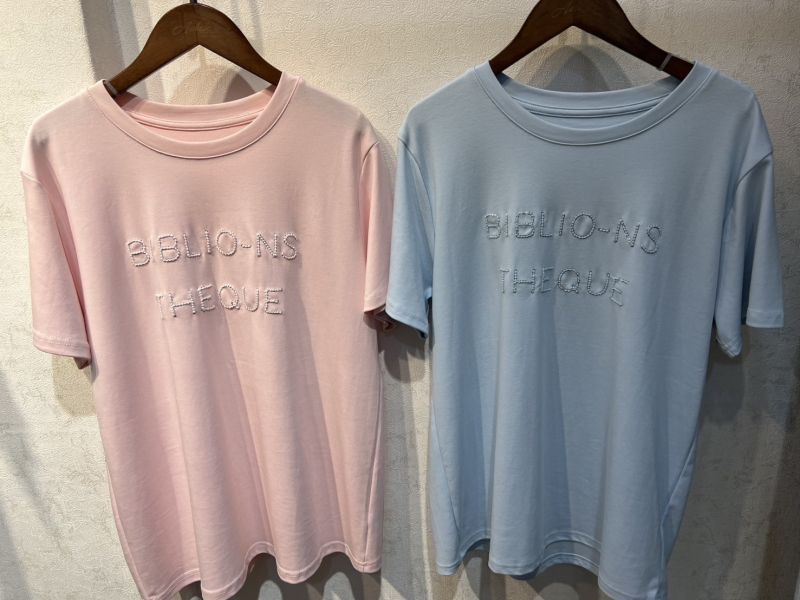 簡約英字刺繡上衣 簡約英字刺繡上衣