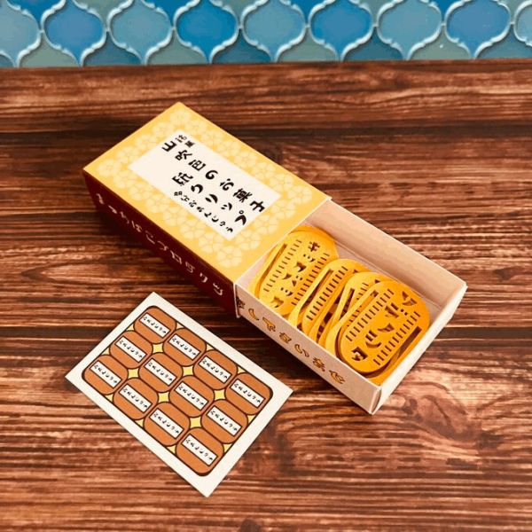 きのこ社 まんじゅう小判紙製夾子組 木日社,日本文具,日本選物,きのこ社,Kinokosya,紙製夾子,文具夾,創意文具,日本製文具,幽默文具,搞怪文具,復古文具,昭和風文具,まんじゅう小判,袖の下,泡銭,キックバック,わいろ,文具雜貨,設計文具,環保文具,木日社選物