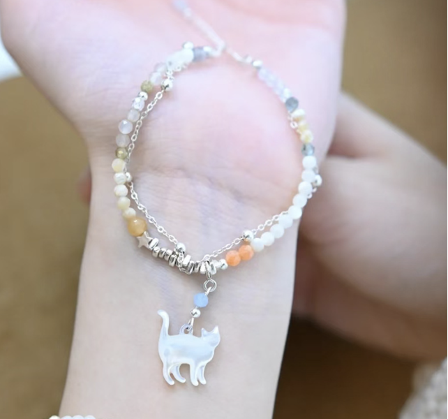 布偶貓假兩層彩石項鍊｜白蝶貝 × 南紅瑪瑙 × 925純銀 925純銀項鍊、日本古董珠、極細項鍊、駝色鎖骨鍊、小花珠飾、手工串珠飾品、小眾飾品推薦